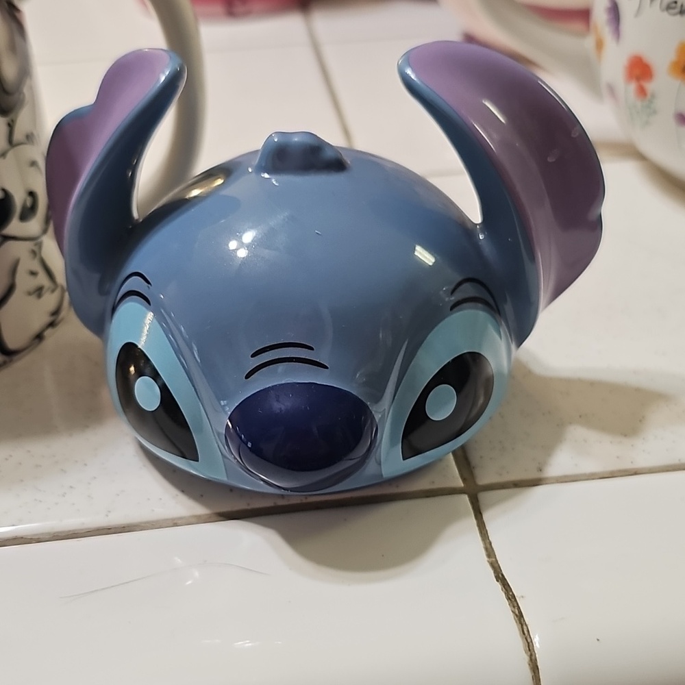 Disney Stitch Mug with Lid - Picture 3 of 4